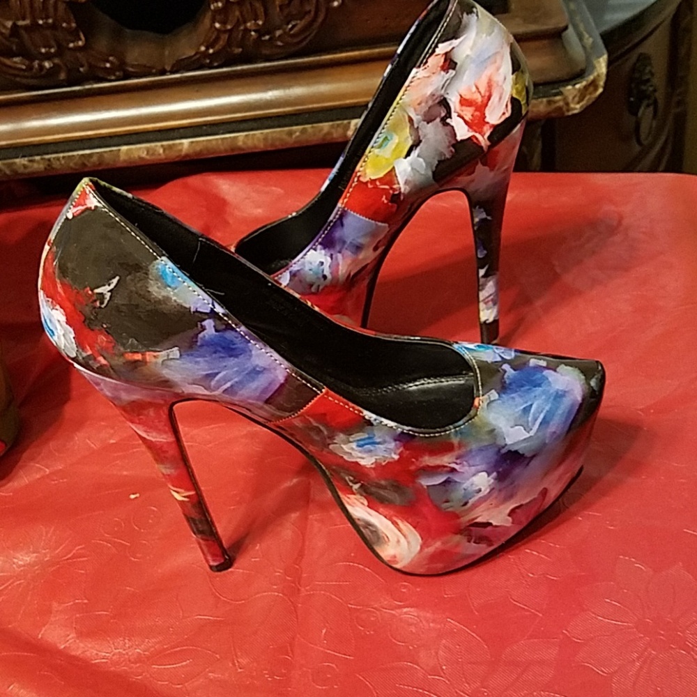Shoes - Picture 3 of 3